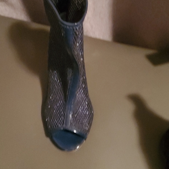 Shoes - Picture 2 of 5